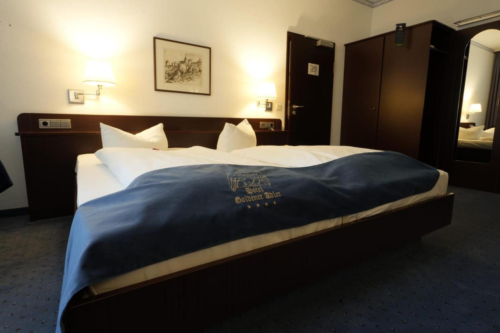 באוטזן Hotel Goldener Adler מראה חיצוני תמונה
