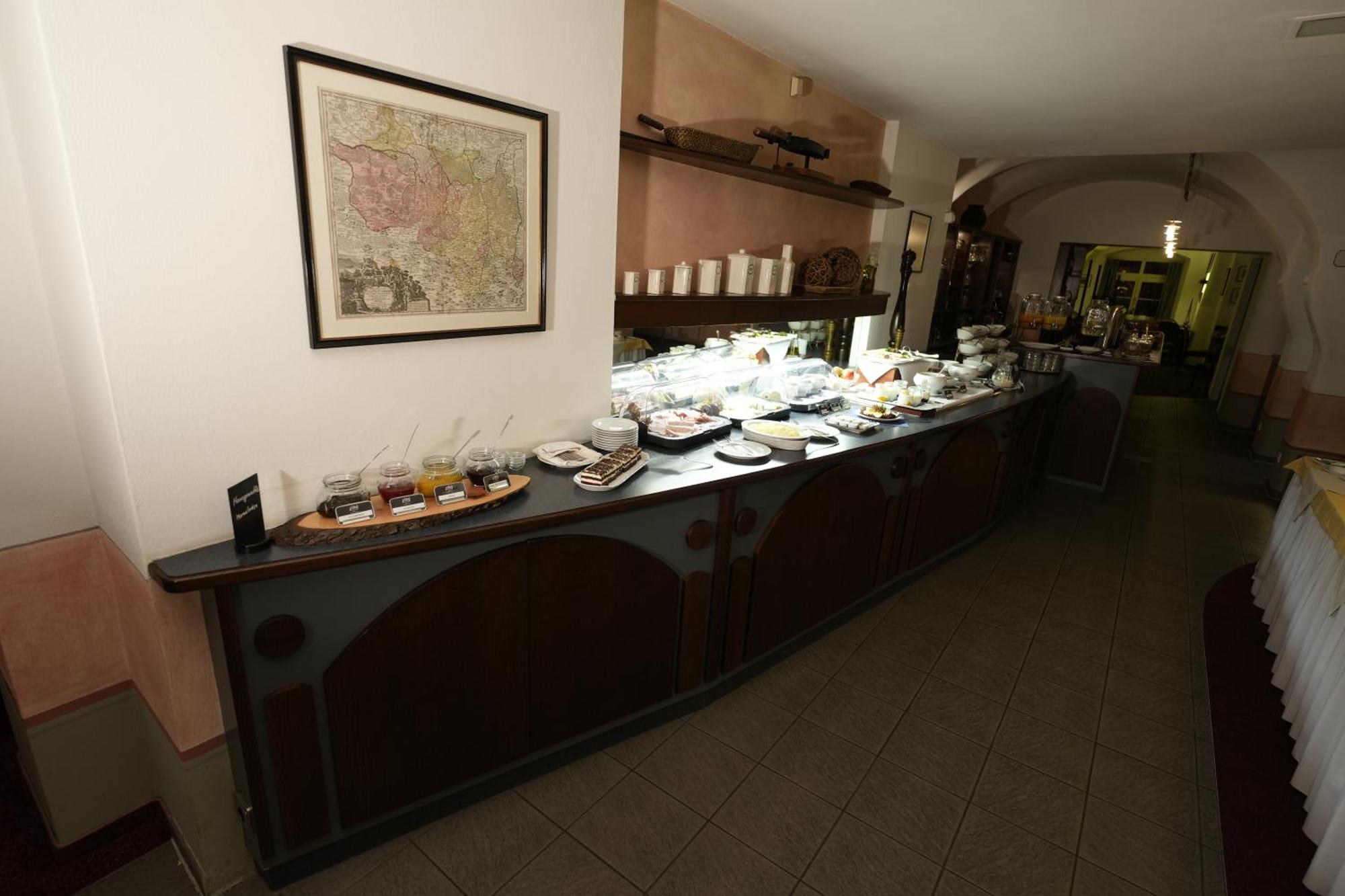 באוטזן Hotel Goldener Adler מראה חיצוני תמונה
