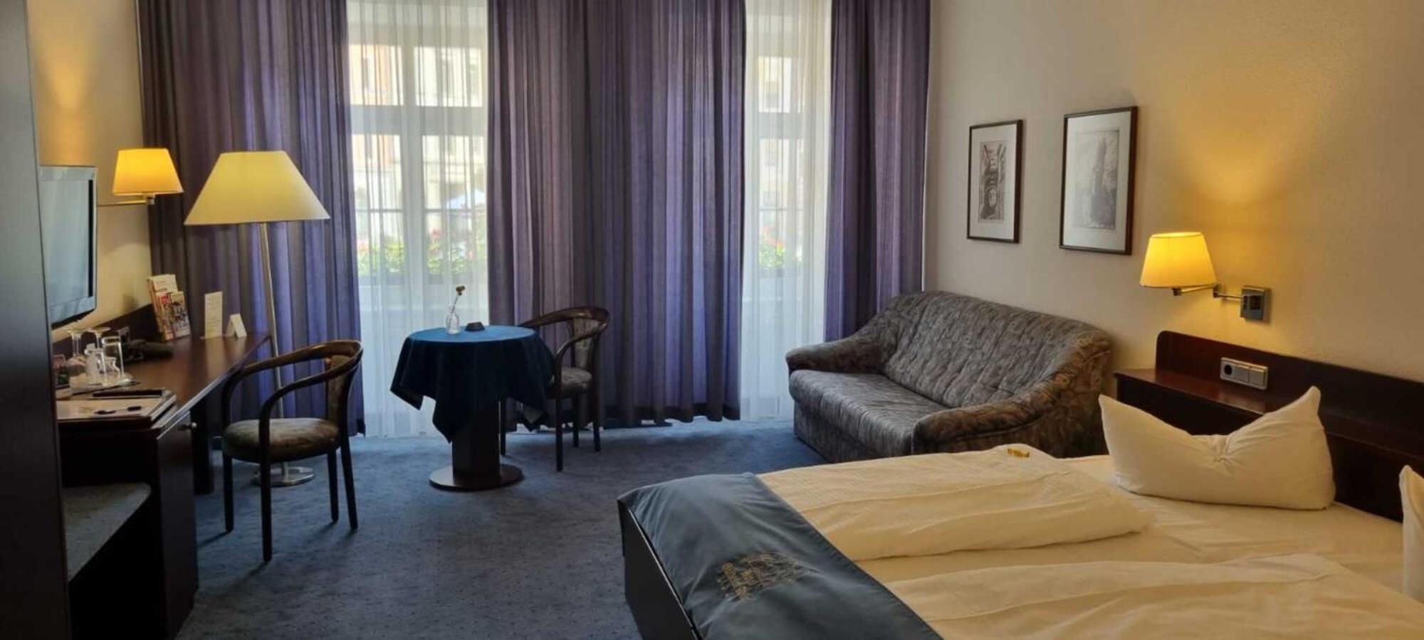 באוטזן Hotel Goldener Adler מראה חיצוני תמונה