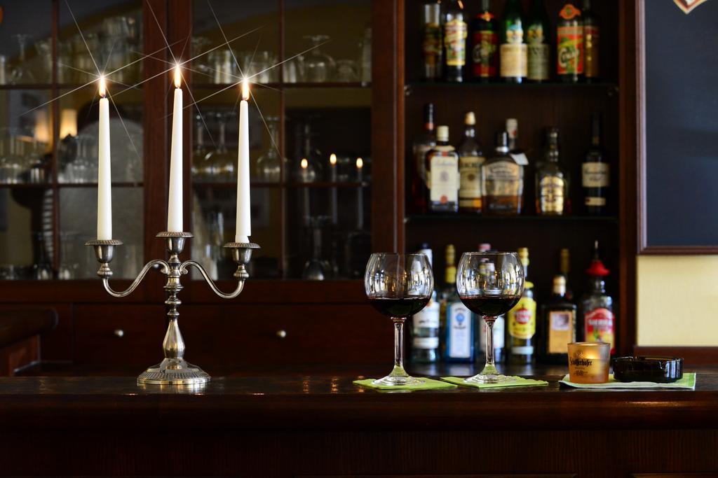 באוטזן Hotel Goldener Adler מראה חיצוני תמונה
