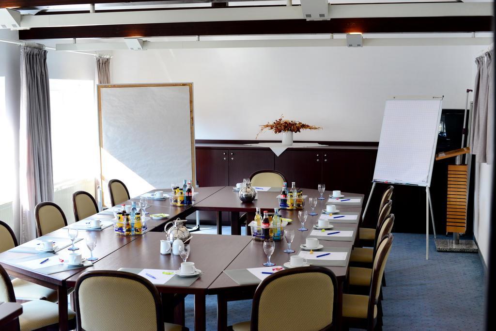 באוטזן Hotel Goldener Adler מראה חיצוני תמונה