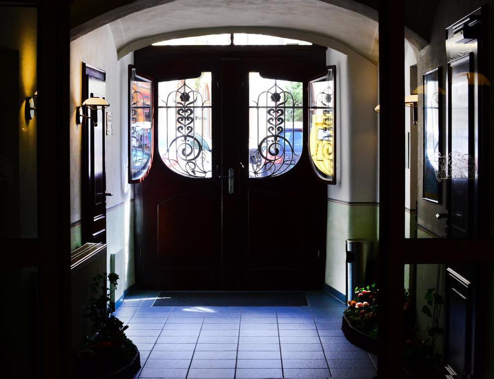 באוטזן Hotel Goldener Adler מראה חיצוני תמונה