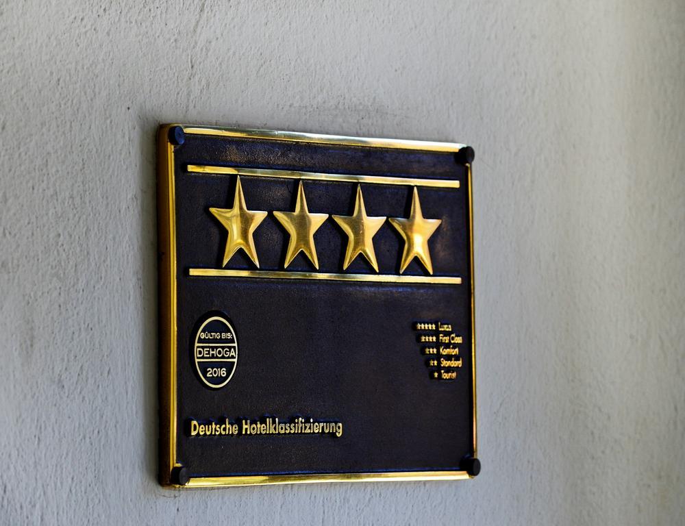 באוטזן Hotel Goldener Adler מראה חיצוני תמונה