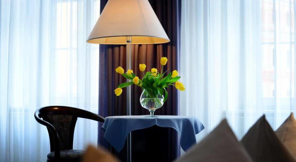 באוטזן Hotel Goldener Adler מראה חיצוני תמונה